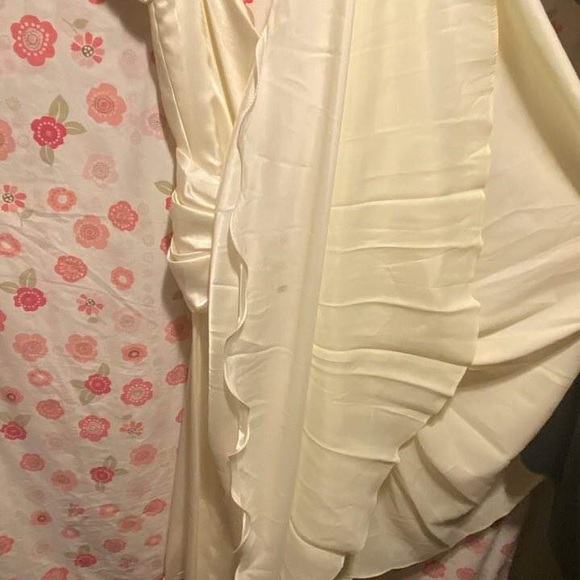 Vintage Wedding Dress - Picture 4 of 16